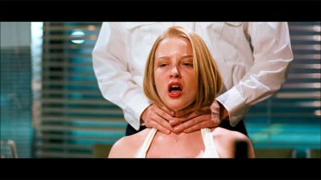 《车库惊魂》女人深夜下班被保安算计，决定复仇单挑一人一狗，惊悚片