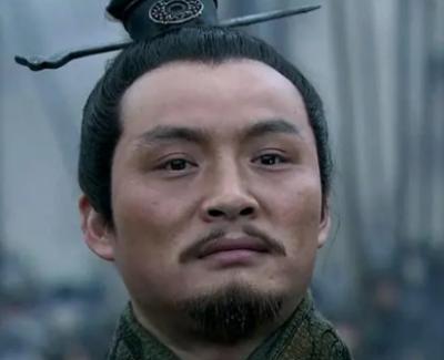 诸葛亮自贬三级的深层原因