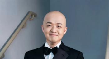 包贝尔专访|在导演门路上不停学习 起劲变得更好