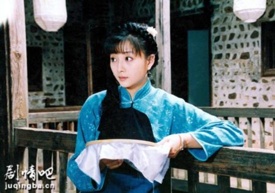 《围屋里的女人》_第1-3集_分集剧情