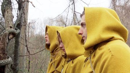 《神秘村》：《神秘村》：被怪兽包围百年的村庄，他们是怎么活下来的？西方版桃花源记-那些让你惊艳的悬疑电影，看完大呼过瘾