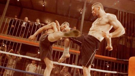 《终极斗士3》监狱清洁工被人瞧不起，一上场便打败拳王，原来他是个格斗高手！