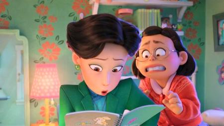 《青春变形记》妈妈发现了女儿的秘密，这下好尴尬呀《青春变形记》迪士尼电影