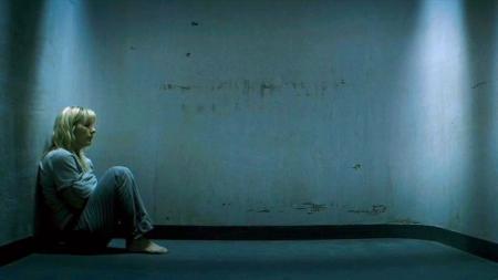 《被告护士》：真实事件改编剧情片，为什么工作认真不合群，就会被举报？-真实事件改编电影