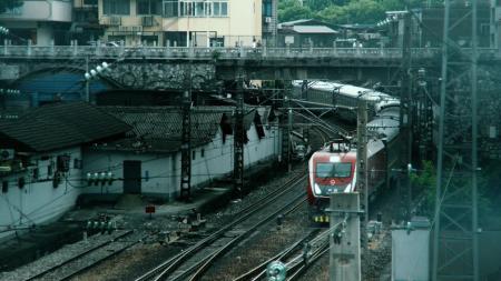 《路边野餐》解说文案《路边野餐》——华语电影不可能实现的正确方向