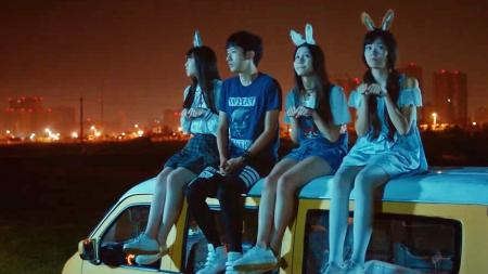 [视]几分钟开完奇幻电影《奇幻人形宠之甜心兔妹》，六个兔妹妹和一个宅男的故事，清新范十足