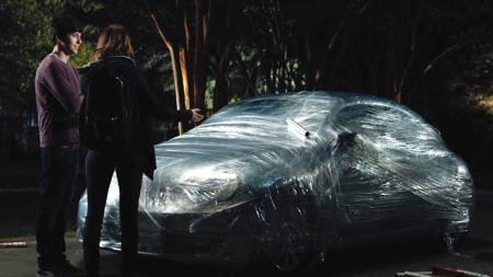 《纸镇》解说文案青春包裹下的人生危机：纸的幻想，随风飞逝