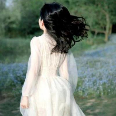 【伤感】想牵女朋友的手文案（牵女孩子手文案）