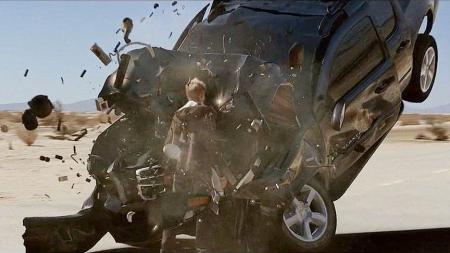 《魔鬼山历险记》：男孩能穿透物体，站在原地撞碎高速驶来的汽车，他的姐姐更厉害