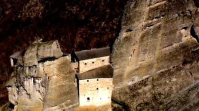 搬运300万块石块，并切割3500吨花岗岩，锡吉里亚是如何建造的？