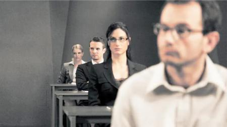 今天我们来看惊悚片《终极面试》