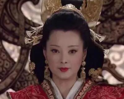 王莽妻子的穿着引发的穿越猜想