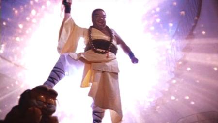 [文]《捉鬼大师》3-3史上最胖驱魔师张十一，脚踩加菲猫进行抓鬼