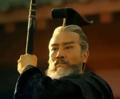 曹操是后世权臣篡政的始作俑者，为什么这么说？