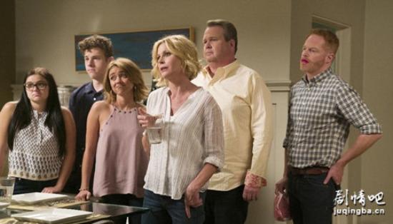 《摩登家庭第九季》_第1集_分集剧情