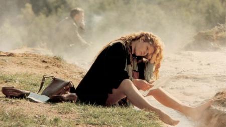 [文]《乡愁》影片取名为《乡愁》豆瓣9.1，一部诗意盎然的俄国片，每一帧都美得堪称名画！