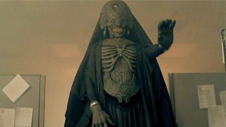 [文]《拉美异灵》男子拥有不死之身，被逮捕后引出了可怕的怪物《拉美异灵》