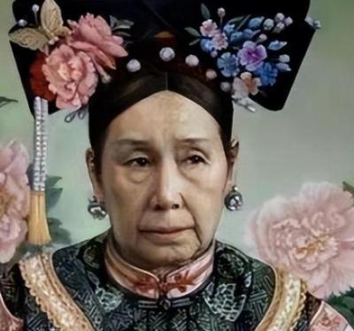 慈禧的日常：凌晨起床与朝政之间的打扮时光