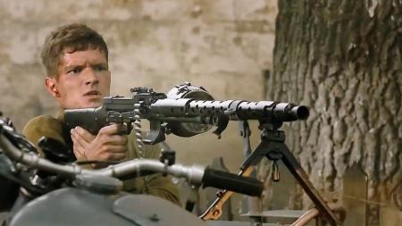 [文]2023战争片《炮兵》：苏军新兵大战德军，一挺机关枪消灭德军小队