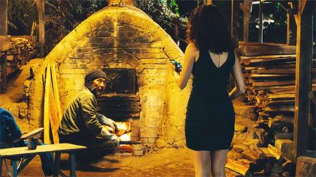 [文]《家族》日本最新犯罪片《家族》，小伙碰掉黑帮大佬水杯，竟因此丢了性命