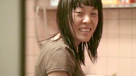 [文]《丑女与帅哥的爱情故事》：一部悬疑电影，丑女为了嫁给帅哥，不惜弄瞎了他的双眼