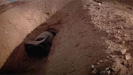 [文]14分钟看完美国经典动作战争电影《惊天核网》电影：夫妻无意挖到战时核弹，恐怖分子高价收购，直接在美国引爆