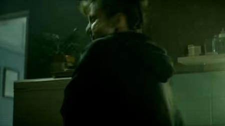 [文]13分钟看完灾难惊悚电影《血色天劫》电影：恐怖分子劫机，军方派战斗机逼停，可降落后他们后悔了！