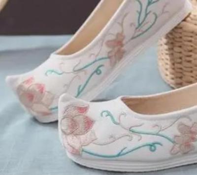 穿越时空的脚步&mdash;&mdash;国内外古代鞋子的异同探析