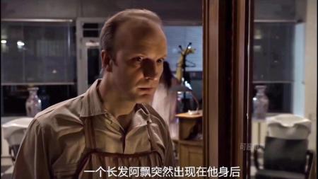 [文]《恐怖理发店》：当女鬼碰到托尼老师，不光挨了揍还被剪了头，短片《恐怖理发店》