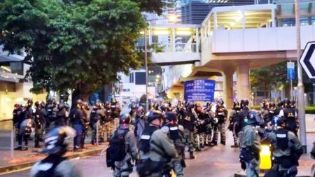 [文]《点五步》解说文案《点五步》了解香港精神的一扇窗