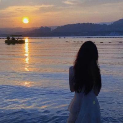 【伤感】微信难过文案短句（微信文案伤感语录）