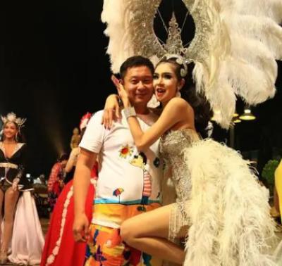 泰国人妖的学生生活：他们上男厕还是女厕？