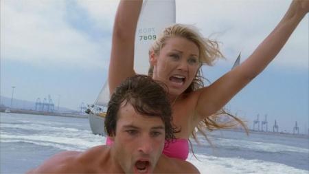 [文]《海底凶案》小情侣海上狂飙，却突然冒出一具淹透的腐尸挡住去路《海底凶案》