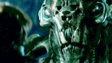 [文]《超级八》外星生物降临地球，却被人类关押了20年，逃出后展开了复仇！