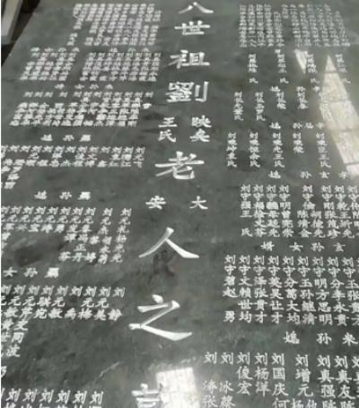 为什么墓碑上要刻故事？