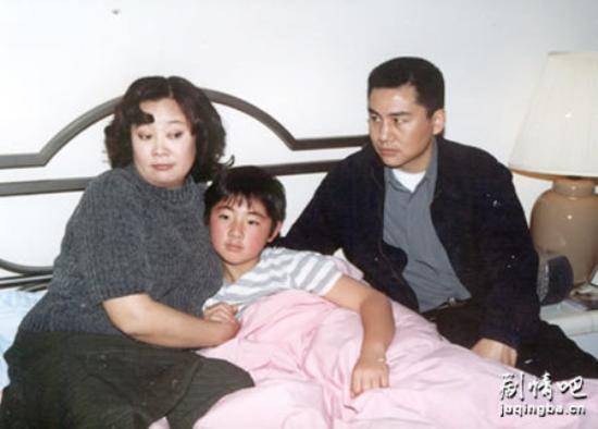 《纽约丽人》_第1-2集_分集剧情