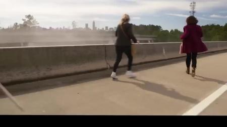 [文]《行尸传说》：2022最新丧尸大片《行尸传说》活死人猎食，密密麻麻看的腿软！