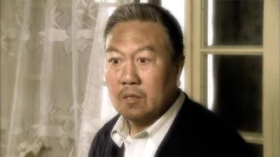 [视]案发现场：大爷装修房子掩盖罪行，警察一喷试剂，血迹显露
