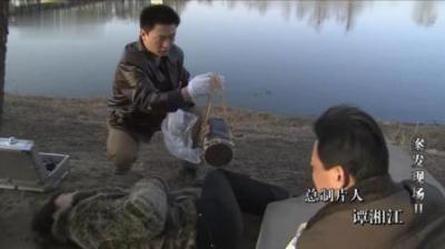 [视]案发：大爷在河边发现一具女尸，打扮很贵气，身上喷了大量香水