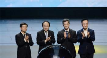 “直击百花奖”直播第一天：声誉大幕拉开，影人联欢锦官城