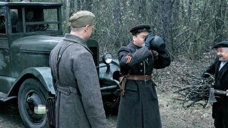 [文]精彩二战电影《护航车队》：德军化装潜入，不料被老汉发现