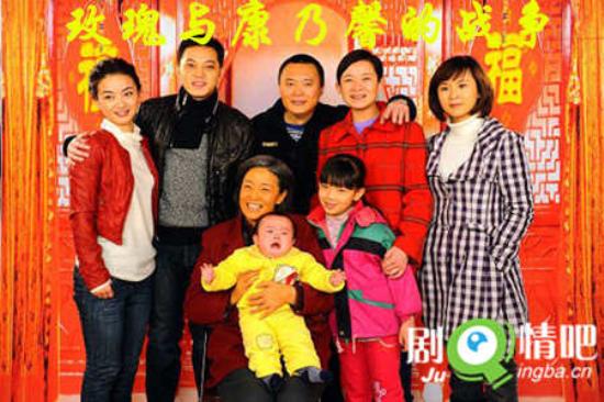 《玫瑰与康乃馨的战争》_第1集_分集剧情