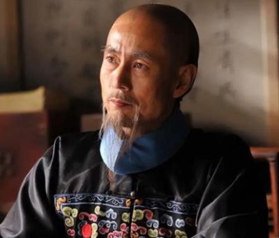 于成龙：从草根到丞相的传奇人生
