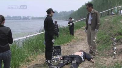 [视]案发现场：湖边捞出一具男尸，刑警一看身体，这不是第一案发现场