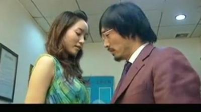 [视]无处藏身：美女被解雇，谁知跑来杀人犯办公室，还被款待了