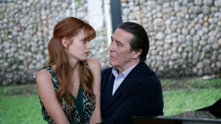 [文]科幻片《收割伊丽莎白》富豪怀念死去妻子，克隆了六个一样的老婆