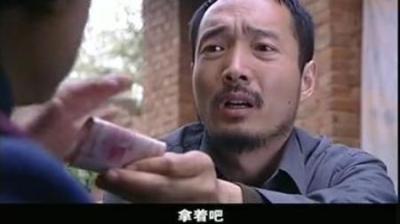 [视]无处：杀人犯潜逃途中遇警察， 竟被老人家收留，还得到一大笔钱