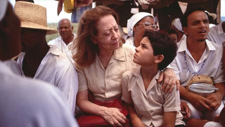 [文]阴险狡诈的老妇人，把小男孩卖给人贩，几分钟看完《中央车站》