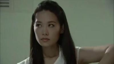 [视]中国刑警：罪犯发现女人身上带着枪，一把掐住她的脖子，好看了