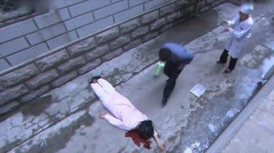 [视]铁证：丈夫经过医院，遇到女护士跳楼自杀，低头一看竟是自己老婆
